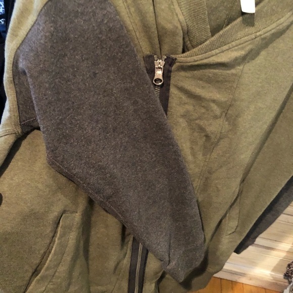 Lululemon Athletica Mula 10 green & grey asymmetrical zip jacket with pockets - Picture 10 of 12